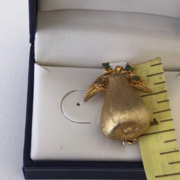 Apple Pin with 4 small Emeralds - Picture 5 of 5